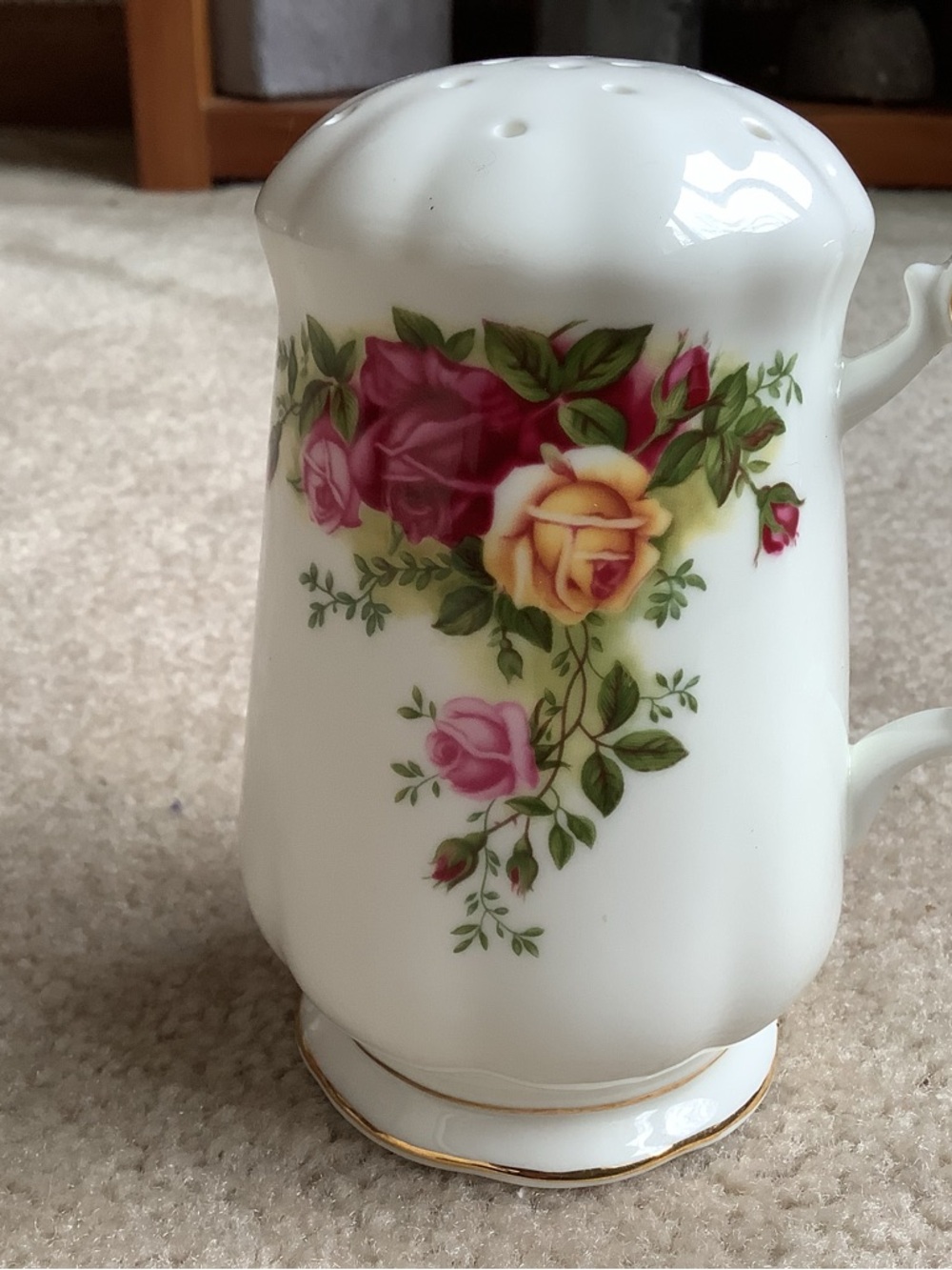 Royal Albert  Old Country Roses, sugar shaker